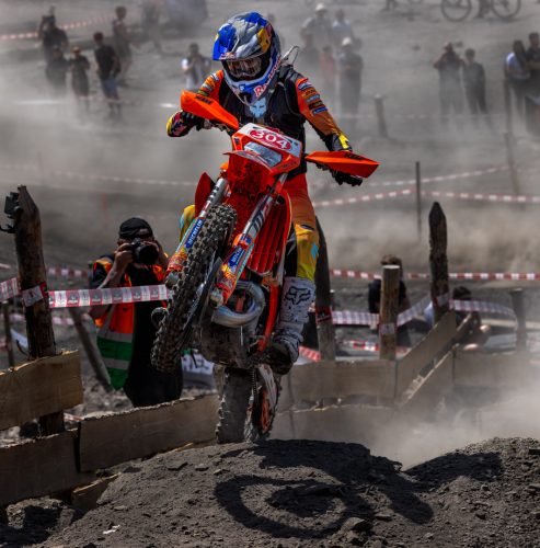 SP-5STAR-001-2654083-Valleys-Hard-Enduro-Winner-Jane-Smith